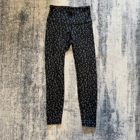 Old Navy Active Elevate Black Leopard Print Leggings - Picture 2 of 8